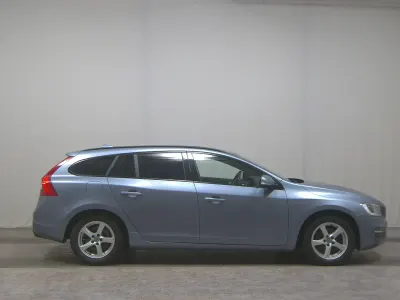 Begagnad Volvo V60 Kinetic 150 HK (110 kW) 2017 Blå Kombi