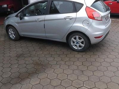 Gebraucht Ford Fiesta 70 PS (51 kW) 2014 Silber Kleinwagen