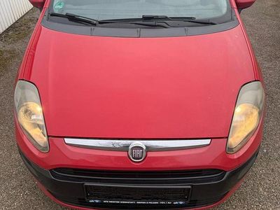 Rot Gebraucht 2011 Fiat Punto Kleinwagen | 2.300 €