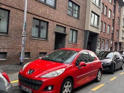 Rot Gebraucht 2011 Peugeot 207 Premium Limousine | 1.900 € (Fairer Preis)