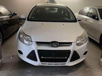 Gebraucht Ford Focus Trend 116 PS (85 kW) 2011 Weiß Kombi