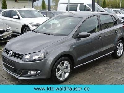 Usado VW Polo Life 90 HP (66 kW) 2014 Cinzento Sedan