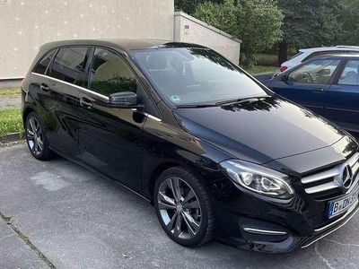 Gebraucht Mercedes B180 122 PS (89 kW) 2015 Schwarz Van / Kleinbus