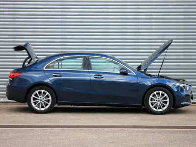 Gebraucht Mercedes A200 Progressive 150 PS (110 kW) 2021 Blau Limousine