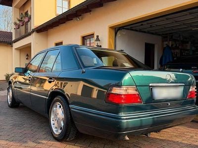 Gebraucht Mercedes E220 Sportline 150 PS (110 kW) 1994 Grün Limousine