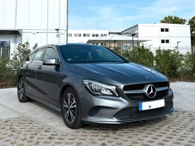 Gebraucht Mercedes CLA200 Shooting Brake Urban 156 PS (114 kW) 2018 Grau Kombi