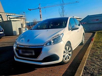 Gebraucht Peugeot 208 82 PS (60 kW) 2016 Weiß Kleinwagen