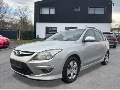 Gebraucht Hyundai i30 Comfort 116 PS (85 kW) 2011 Silber Kombi