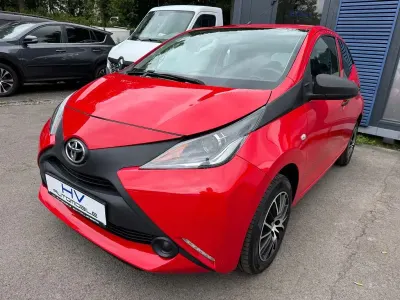 Gebraucht Toyota Aygo 69 PS (50 kW) 2015 Rot Kleinwagen