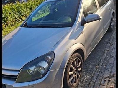 Begagnad Opel Astra 105 HK (77 kW) 2005 Silver Kombi