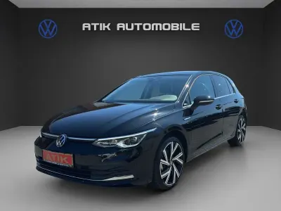 Gebraucht VW Golf VIII Style 131 PS (96 kW) 2024 Grenadillschwarz met (metallic) Limousine