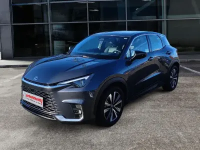 Gebraucht Lexus LBX 136 PS (100 kW) 2024 Grau SUV
