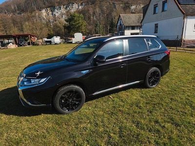Gebraucht Mitsubishi Outlander P-HEV 224 PS (164 kW) 2018 Schwarz SUV