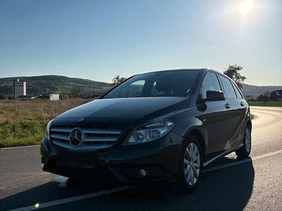 Second-hand Mercedes B180 122 CP (89 kW) 2012 Negru Monovolum