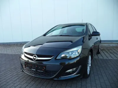 Gebraucht Opel Astra Edition 165 PS (121 kW) 2012 Schwarz Limousine