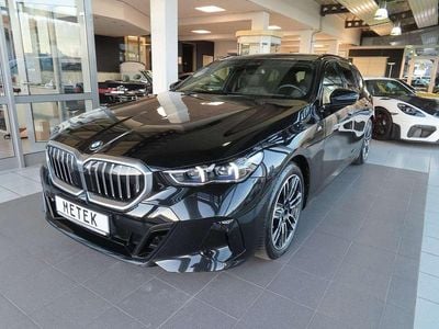 Gebraucht BMW 540 M Sport 303 PS (222 kW) 2024 Black sapphire metallic Kombi