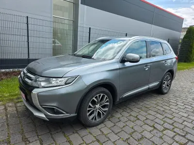 Begagnad Mitsubishi Outlander Plus 150 HK (110 kW) 2016 Grå SUV