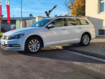 Gebraucht VW Passat 120 PS (88 kW) 2016 Weiß Kombi