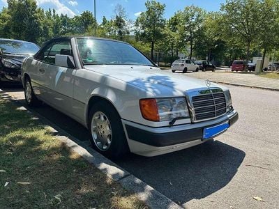 Second-hand Mercedes E300 220 CP (161 kW) 1992 Alb Cabrio