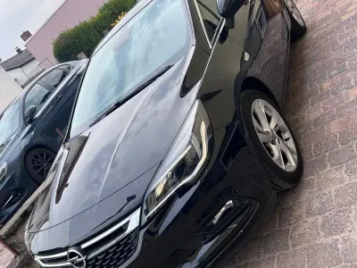 Używany Opel Astra S 105 KM (77 kW) 2018 Czarny Sedan/Limuzyna