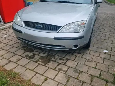 Gebraucht Ford Mondeo 146 PS (107 kW) 2002 Silber Kombi