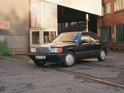 Usata Mercedes 190 75 CV (55 kW) 1991 Nero Berlina