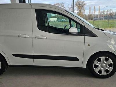 Gebraucht Ford Courier 75 PS (55 kW) 2016 Weiß Van / Kleinbus