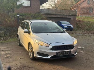 Silber Gebraucht 2015 Ford Focus Kombi | 4.499 € (Guter Preis)