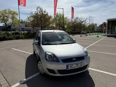 Gebraucht Ford Fiesta 80 PS (58 kW) 2008 Silber Kleinwagen