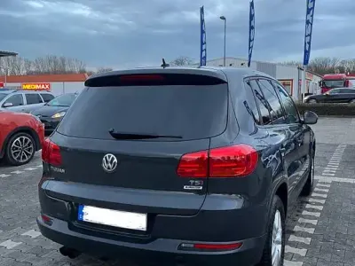 Gebraucht VW Tiguan Trendline 125 PS (91 kW) 2016 Grau SUV