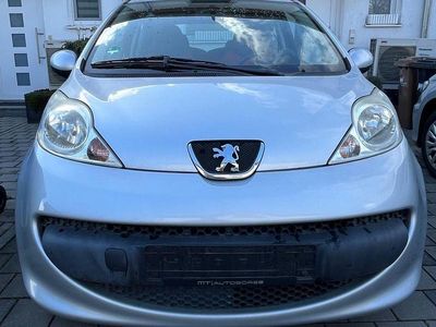 Gebraucht Peugeot 107 Urban Move 68 PS (50 kW) 2008 Silber Kleinwagen