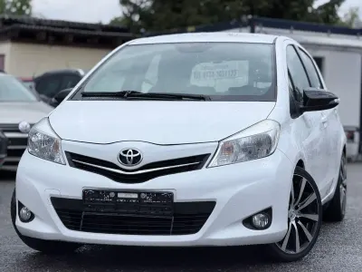 Gebraucht Toyota Yaris Cool 99 PS (72 kW) 2013 Weiß Kleinwagen