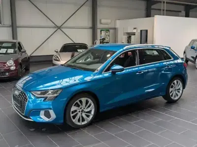 Gebraucht Audi A3 Advanced Plus 116 PS (85 kW) 2022 Blau Limousine