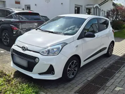 Gebraucht Hyundai i10 Trend 67 PS (49 kW) 2018 Weiß Kleinwagen