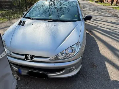 Gebraucht Peugeot 206 CC Quiksilver 109 PS (80 kW) 2005 Silber Cabrio