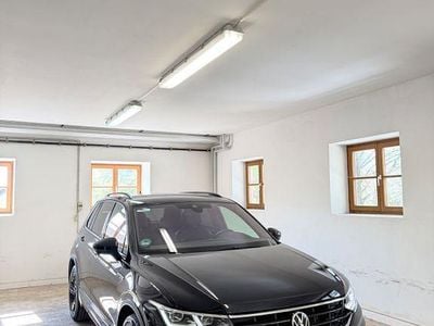 Gebraucht VW Tiguan R-line 150 PS (110 kW) 2022 Schwarz SUV