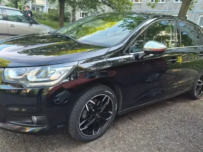Gebraucht Citroën C4 Attraction 131 PS (96 kW) 2014 Schwarz Limousine