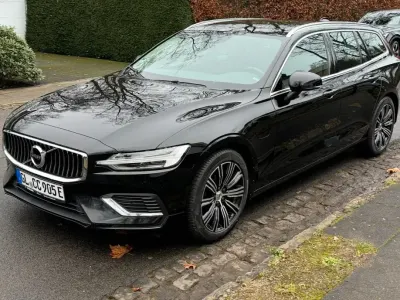 Używany Volvo V60 Ultimate 350 KM (257 kW) 2023 Czarny Kombi