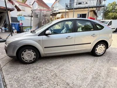 Gebraucht Ford Focus Titanium 101 PS (74 kW) 2006 Silber Limousine
