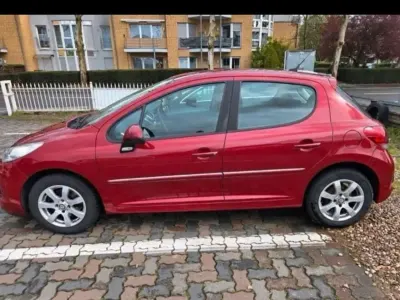 Gebraucht Peugeot 207 95 PS (69 kW) 2010 Rot Kleinwagen