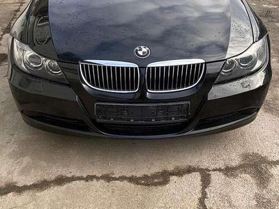Black sapphire metallic Gebraucht 2005 BMW 320 Limousine | 2.800 € (Guter Preis)