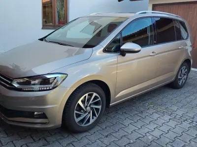 Gebraucht VW Touran Sound 150 PS (110 kW) 2018 Gold Van / Kleinbus