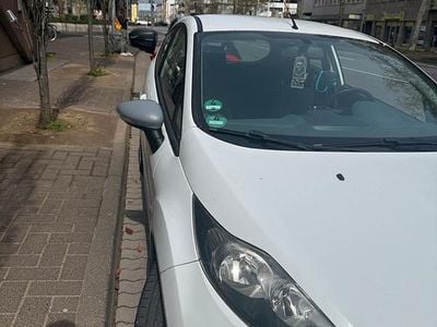 Gebraucht Ford Fiesta 60 PS (44 kW) 2010 Weiß Kleinwagen