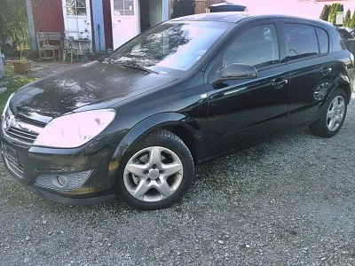 Używany Opel Astra Edition 140 KM (102 kW) 2007 Czarny Hatchback