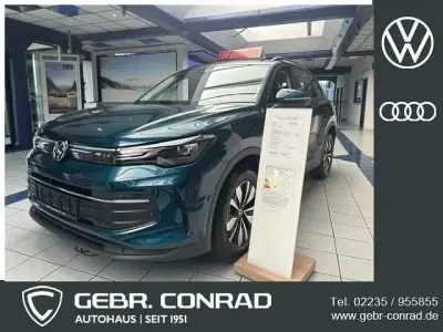 Neu VW Tiguan Life 150 PS (110 kW) 2026 Blau SUV