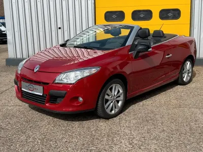 Gebraucht Renault Mégane Cabriolet Luxe 110 PS (80 kW) 2012 Rot Cabrio