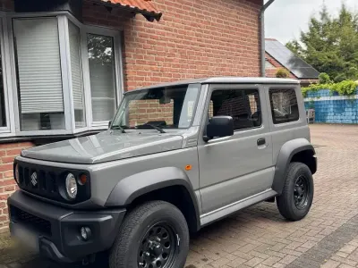 Gebraucht Suzuki Jimny Comfort 102 PS (75 kW) 2023 Grau SUV