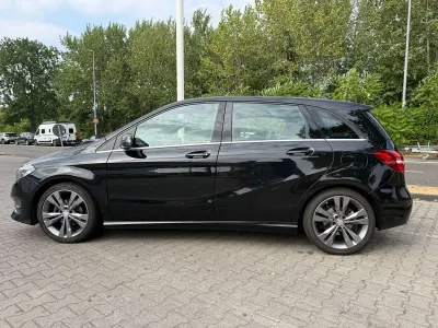 Gebraucht Mercedes B180 Urban 109 PS (80 kW) 2015 Schwarz Kleinwagen