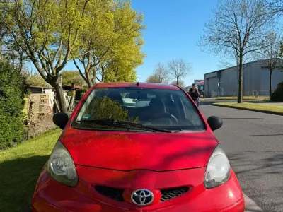 Second-hand Toyota Aygo 68 CP (50 kW) 2009 Roșu Hatchback