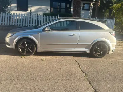 Gebraucht Opel Astra GTC Sport 140 PS (102 kW) 2006 Grau Coupé